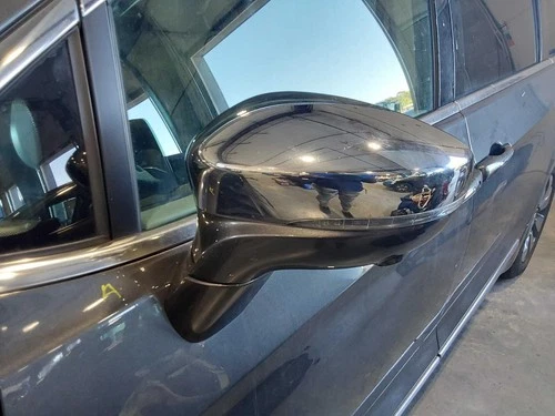 Used Left Door Mirror fits: 2018 Chrysler Pacifica power heated manual folding w