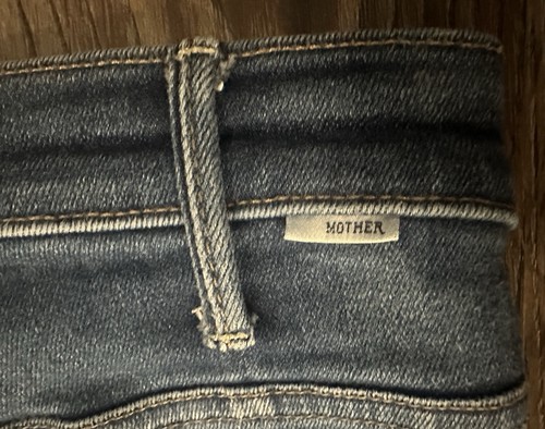 Pantalones de mezclilla elásticos azules al tobillo deshilachados Mother The Hustler para mujer 1117-686 - talla 27  - Imagen 15 de 19