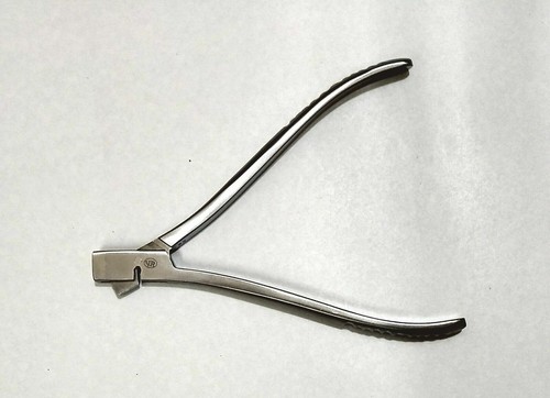Plate Bending Forcep For Maxillofacial Surgery Or For Trauma Surgery - Picture 2 of 4
