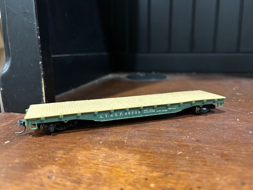 HO Scale Mantua Santa Fe ATSF 50' flat car 90806 kadees/metals