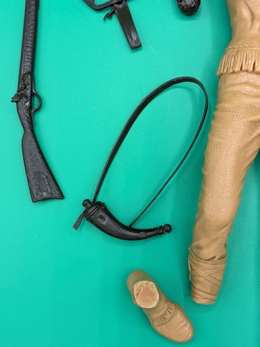 Vintage Marx Best of the West Daniel Boone Figure w Hats, Rifle & Accessories - Picture 8 of 12