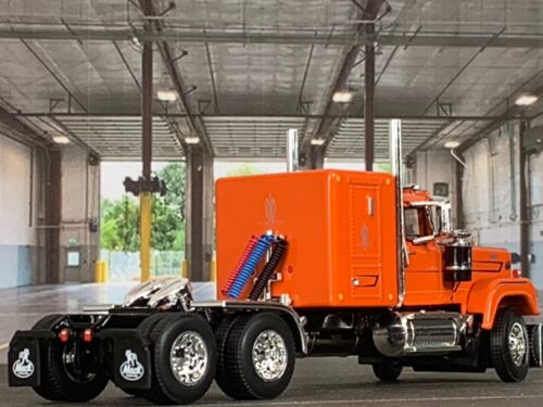 1/64 DCP ORANGE MACK SUPERLINER W/ 60" FLAT TOP SLEEPER - Picture 2 of 5