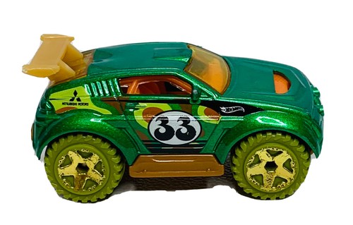 2003 HotWheels Mitsubishi Pajero Green - Picture 4 of 10