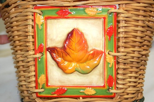 Wicker Baskets w/Ceramic Tiles 2 Roosters 1 Fall Leaf w/Handles Lot of 3 M3256 - Picture 9 of 10