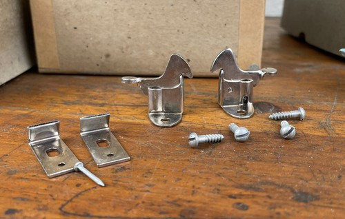 24 CAPTURAS DE CODO Stanley de colección de lote antiguo con tornillos, sobres originales en caja de stock - Imagen 4 de 9