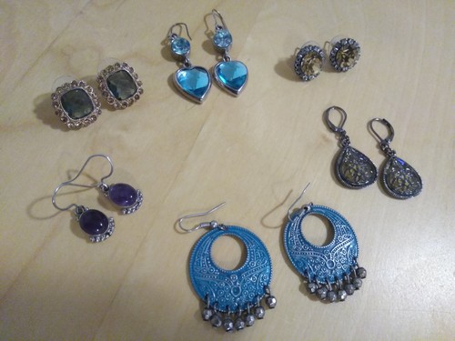 Lot of 6 Pairs Earrings Dangling & Stud Pierced Earrings Fashion Jewelry - Picture 1 of 4