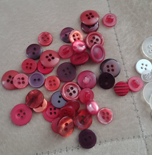 Lot 81 Assorted Color Mixed Fabric Plastic Sewing Clothing Buttons Gem Notions - Picture 2 of 23