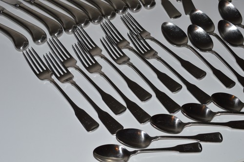 Oneida Heirloom American Colonial Cube Stainless Satin Flatware 69pcs Monogram H - Picture 2 of 7