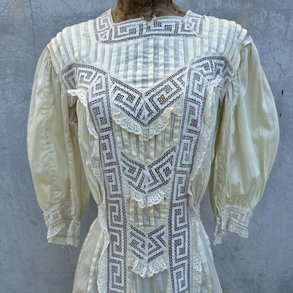 Antiguo Maxi Vestido Eduardiano de Encaje Amarillo Claro y Blanco Boda Vestido de Té De Colección Foto 2 de 4