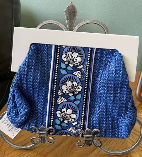 NEW Vera Bradley Straw Clutch Purse Beach Nautical Blue Bayou Wood Handles - Picture 3 of 14