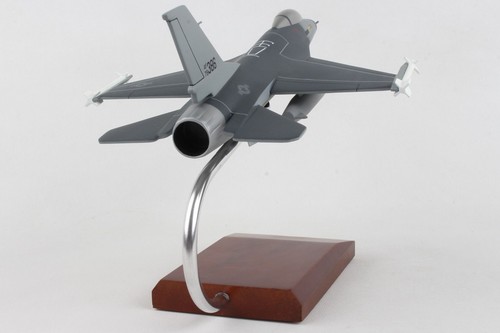 USAF General Dymanics F-16A Falcon Desk Top Display 1/48 Jet Model XX Airplane - Picture 8 of 9