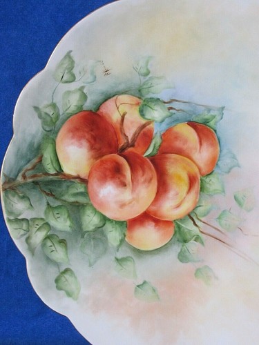 LIMOGES HAND PAINTED CHARGER WITH LUSCIOUS PEACHES ARTIST SIGNED C: 1891   - Picture 2 of 5