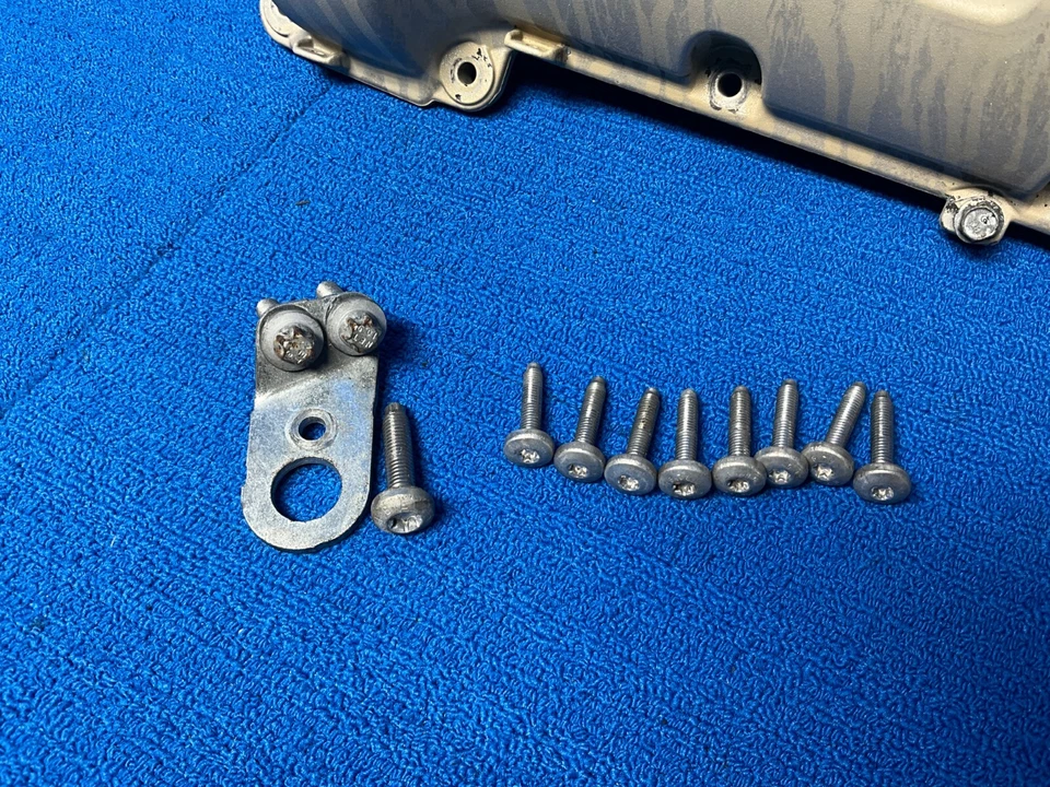 2011 - 2016 PORSCHE PANAMERA V6 3.6 左侧发动机阀门盖 原始设备制造商 — 第 2/4 张图片