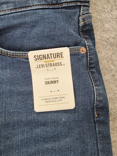 Signature Levi Strauss Jeans Womens 14 Totally Shaping Skinny Blue Denim - Picture 6 of 10