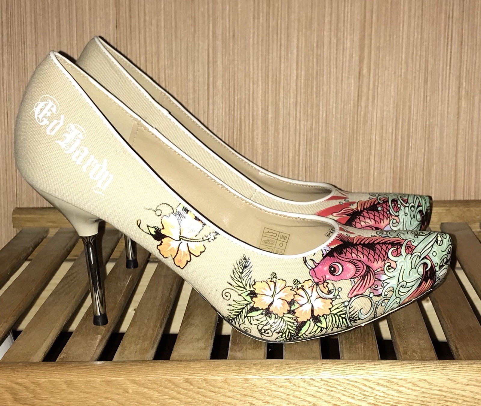 Ed Hardy Beige Khaki Pumps Size 9 Koi Fish Hibiscus Flower Metal High Heels Ed Hardy Beige Khaki Pumps Size 9 9 9 Koi Fish Hibiscus Flower Metal High Heels c3884e