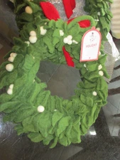 Pottery Barn Kids Felted wreath mistletoe small Christmas New w tag