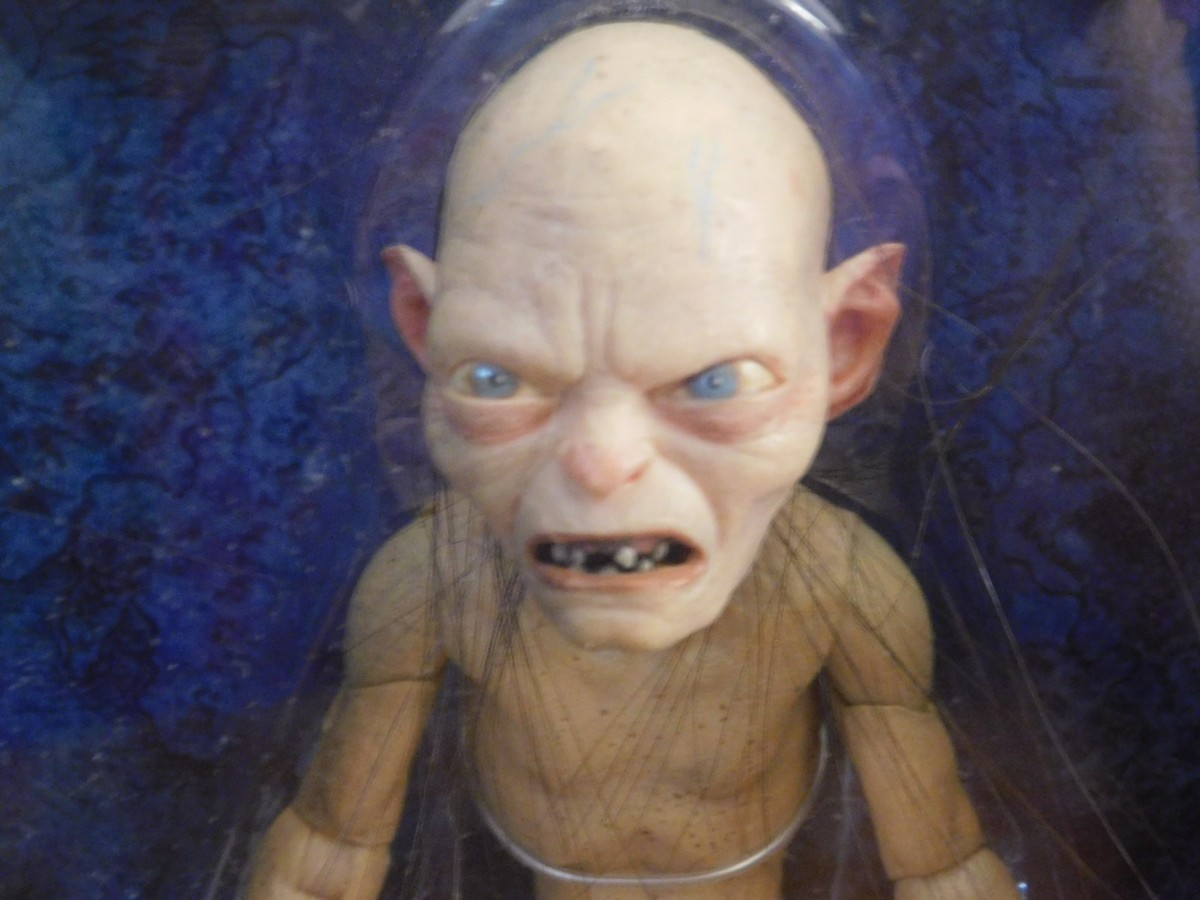 Lord of The Rings 1 4 Scale Smeagol Figure NECA 304884 for