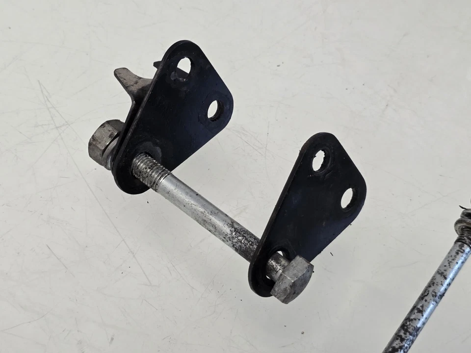 1969 年雅马哈 AT1 125 Enduro 发动机电机安装硬件 — 第 4/4 张图片