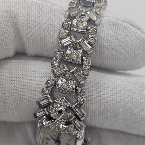 VINTAGE GENEVA SWISS 17 JEWEL RHINESTONE LADIES MECHANICAL WIND UP WRIST WATCH - Picture 5 of 13