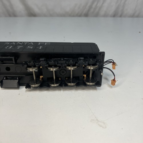 "Vagón de tren Bachmann HO Santa Fe 3784 negro 7,5"" no probado" - Imagen 15 de 16