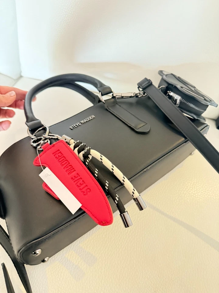 BOLSO BANDOLERA NEGRO NUEVO CON ETIQUETAS STEVE MADDEN BTHORNE CON MINI BOLSA / DIJES Foto 4 de 4