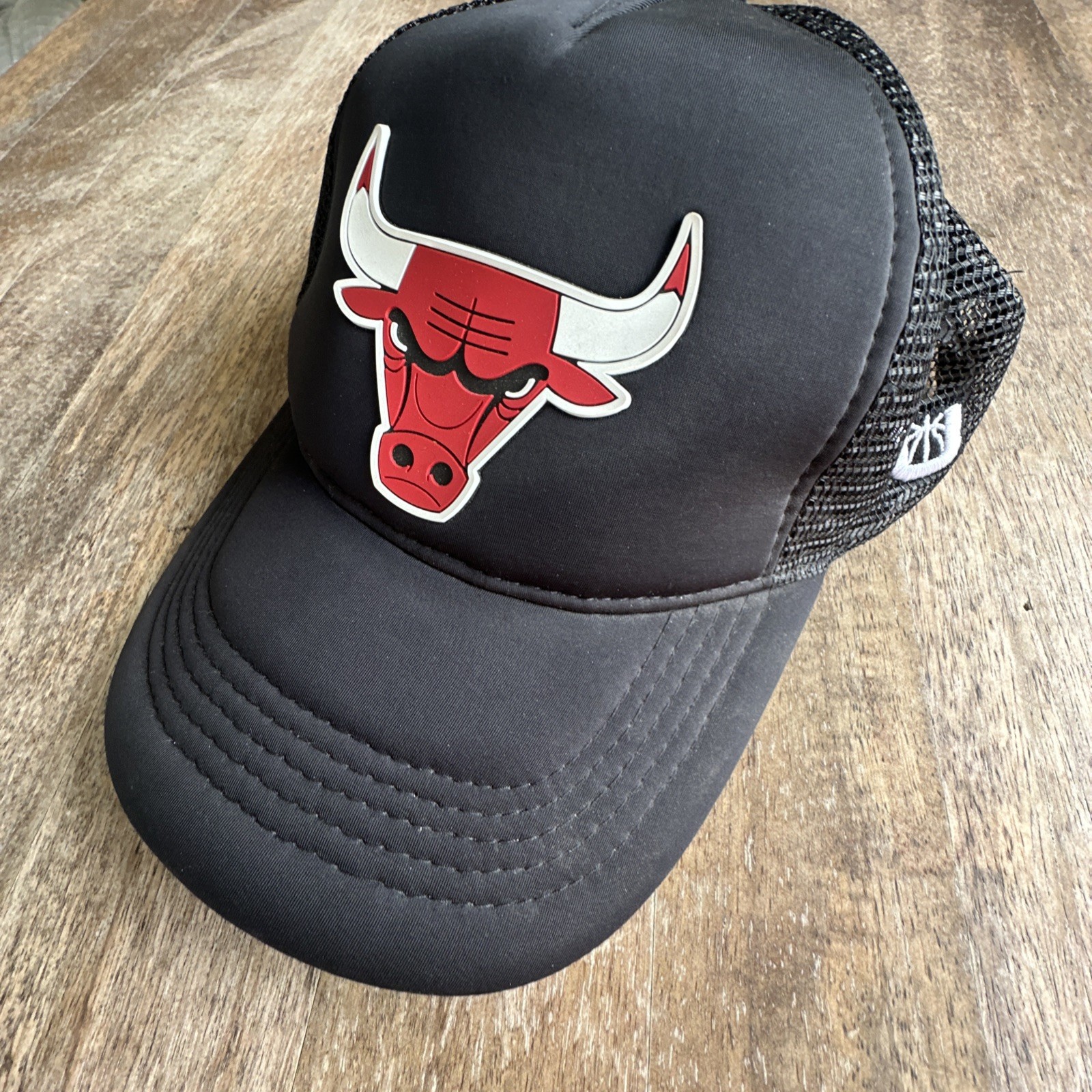 New Ultra Game NBA Basketball Team Chicago Bulls Snapback Trucker Hat Mesh Cap