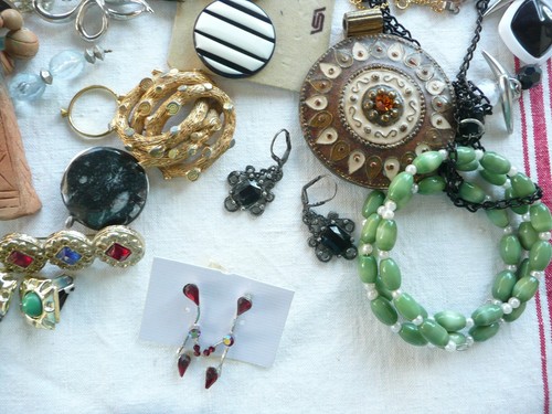 important lot de bijoux fantaisie ancien vintage - Picture 6 of 9