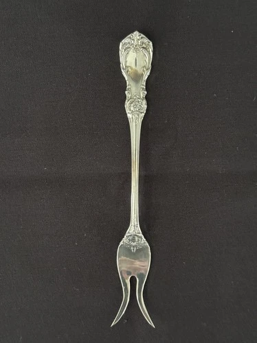 Vtg Reed & Barton Sterling Silver Burgandy 2 Tine Pickle Fork