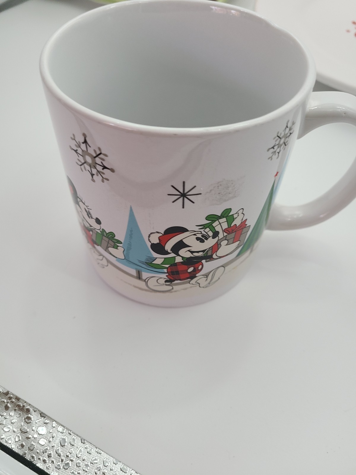 Disney Mickey & Friends Christmas 24oz Large Ceramic Coffee Mug Zrike Brands