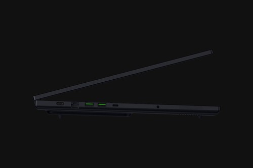 Razer Blade 18" UHD/FHD 440Hz Laptop- Intel Ultra 9 64GB RAM 4TB SSD RTX 5090 - Picture 4 of 5