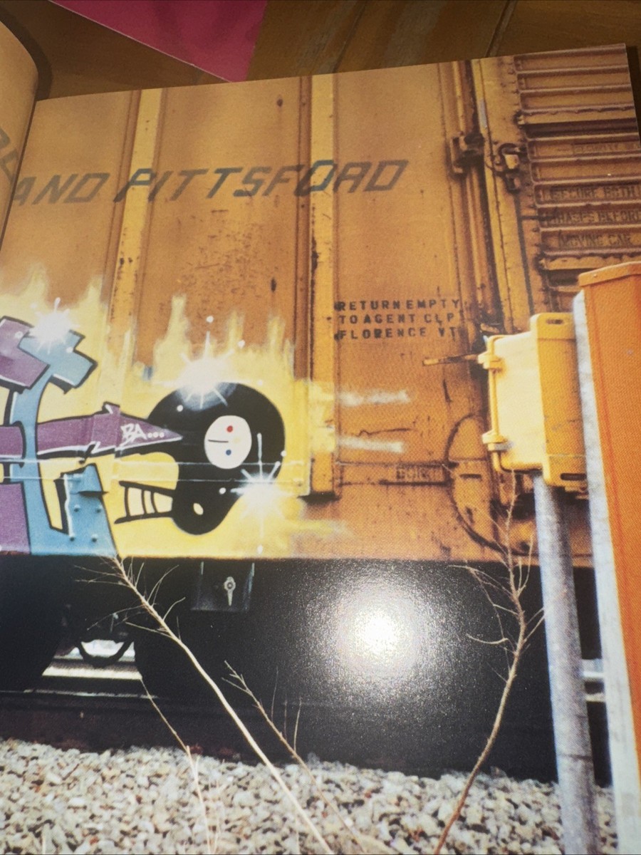 アート・デザイン・音楽 freight train graffiti  thames & hudson FREIGHT TRAIN GRAFFITI: Expanded 2nd Edition