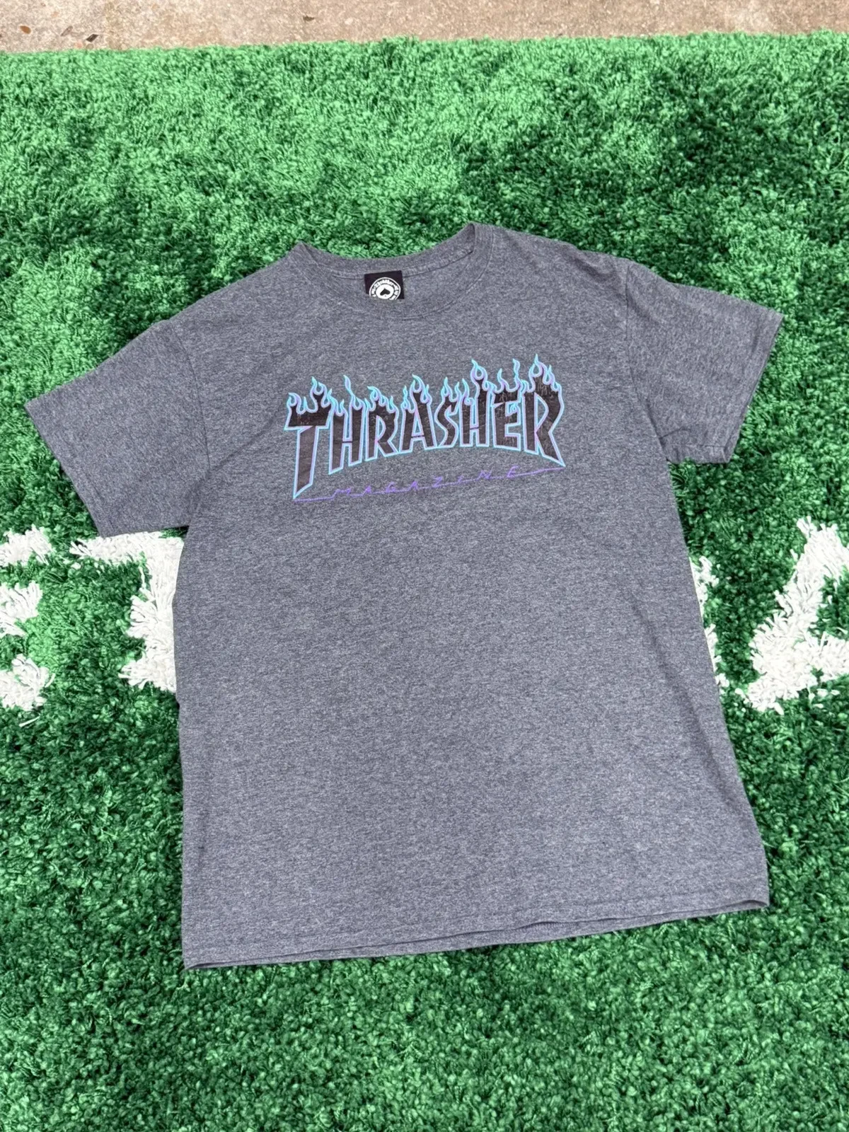 Thrasher Blue Flames Logo Skate Streetwear Medium Tee