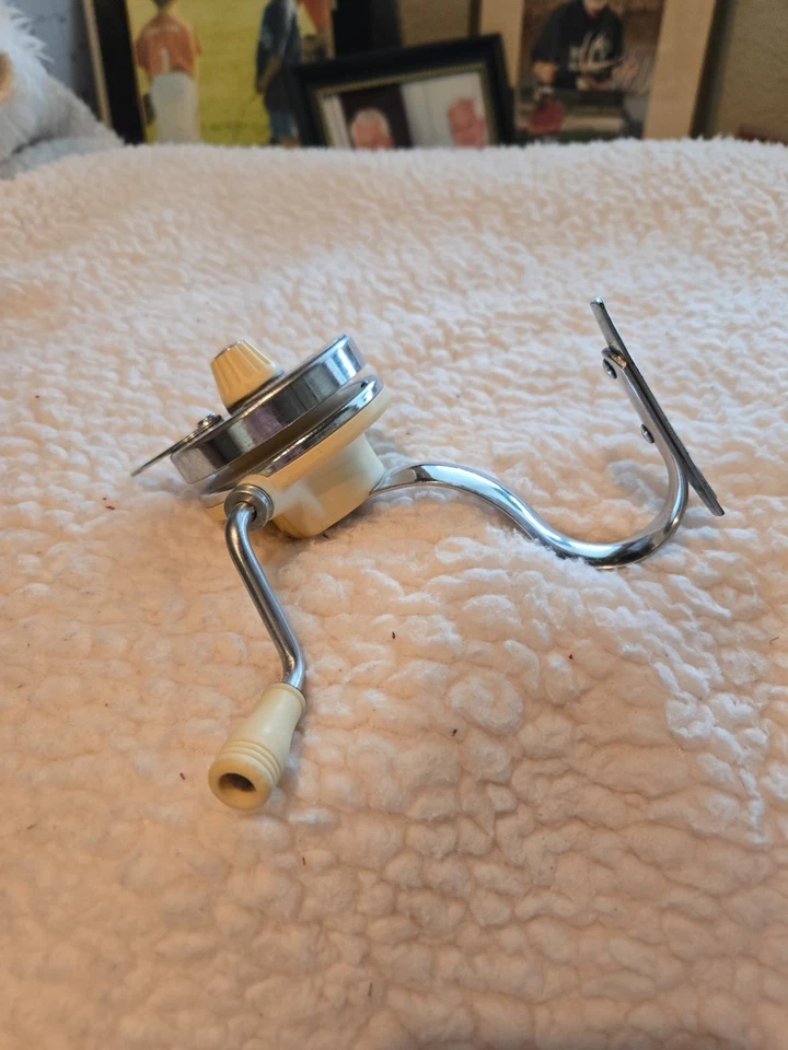 Vintage Ocean City 350 Fishing Reel Patent Pending With Line On The Spool Works - Image 4 of 4