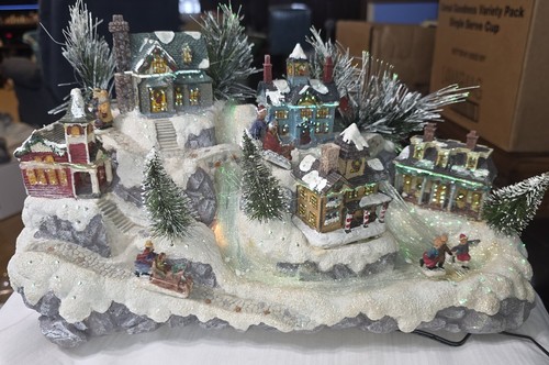 December home Christmas Fiber Optic Village Holiday Decor - Picture 1 of 2