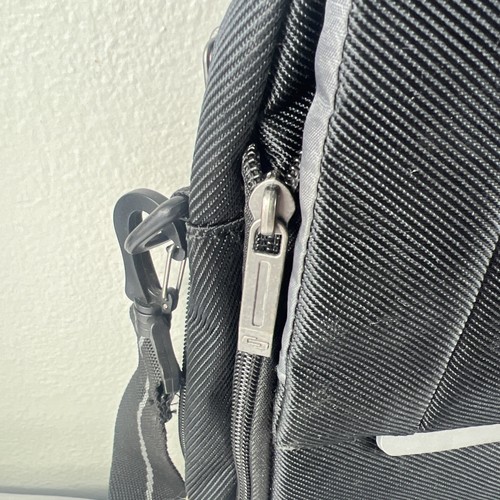 Solo Messenger Bag Briefcase Black Pockets Strap Zippers Spaces EUC - Picture 6 of 20