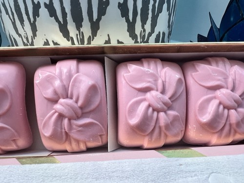 Vintage i.magnin Pink Bow Beauty Bath Soaps Set of 6 - Picture 4 of 6