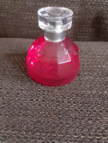 The Body Shop Japanese Cherry Blossom Strawberry Kiss 50ml Eau De Toilette - Picture 2 of 3