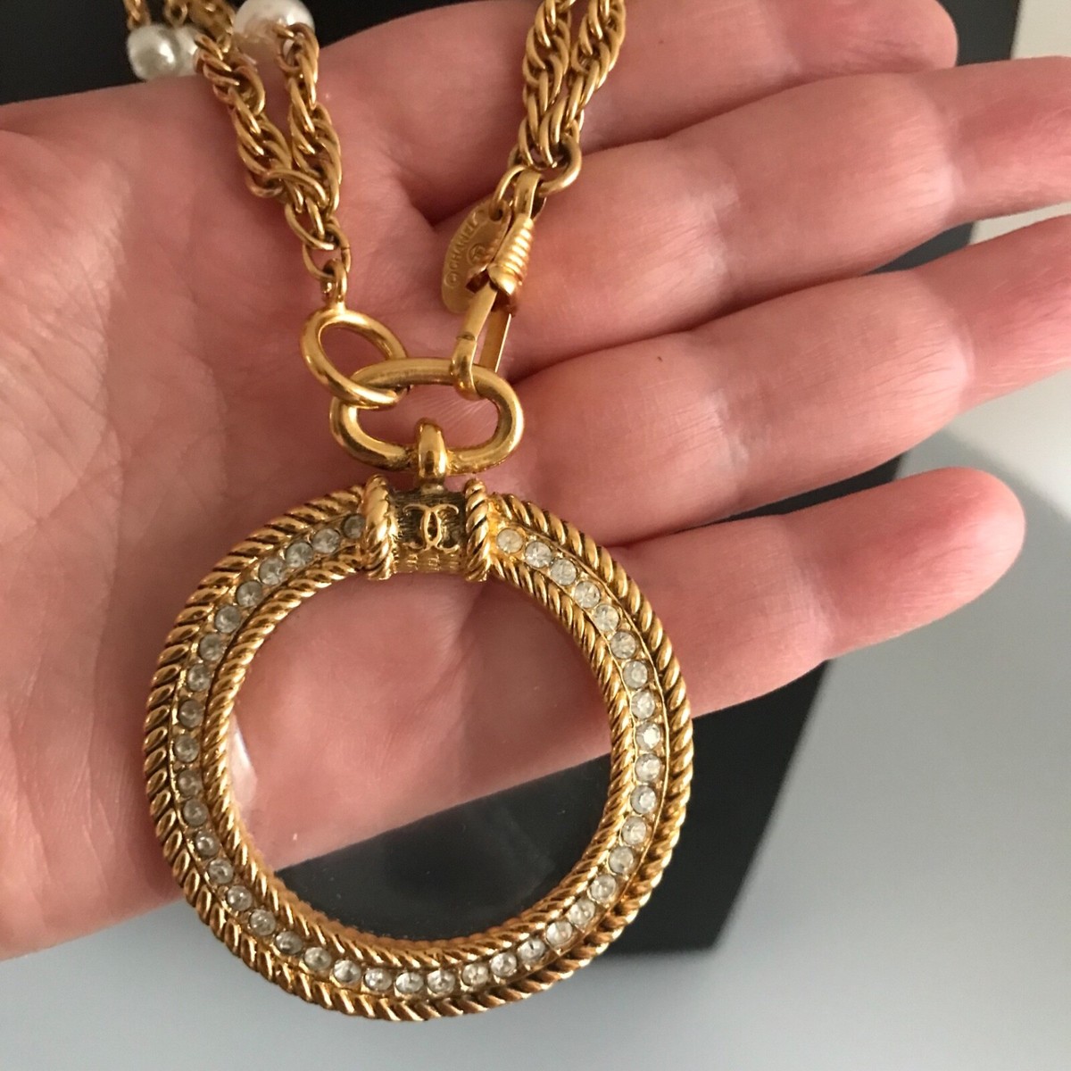 Vtg Chanel Double Chain Pearls Stations Magnifying Glass Pendant