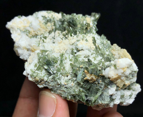 Hermosa muestra de diopsido de color natural de 244 gramos de muy buena calidad de Pak - Imagen 5 de 6