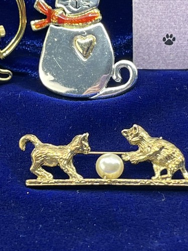 4 CAT Pins-1 is Non WorkingWatch-1 Lapel Pin-2 Cats w/Pearl Ball-TC Cat w/Scarf - Picture 7 of 14