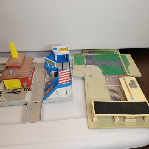 4 Vintage micro machines Play sets from 1989 and 1991 and tow truck See Pictures - Picture 2 of 11