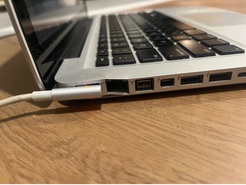 Apple MacBook Pro 13" (250GB SSD, Intel Core i5, 2.5 GHz, 4GB) Laptop - Picture 4 of 5