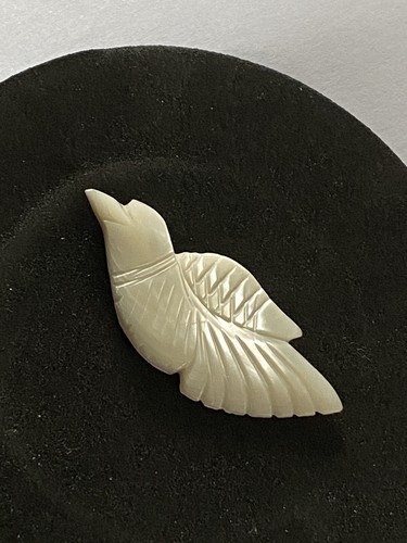 Natural Mother Of Pearl Dove Bird Carving - Picture 6 of 12