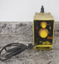 LMI LIQUID METRONICS A111-82T DUAL MANUAL CONTROL METERING PUMP  FREE SHIPPING