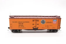 ACCURAIL #14833 P.F.E 40' Wood Reefer H.O. Scale Car Train kit