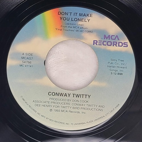 Conway Twitty Don't It Make You Lonely / I Don't Love You 45 RPM Vinyl 1993 MCA - Picture 1 of 5