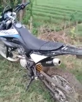 Escape Triton CR-5 serie única - Sistema completo para Yamaha WR155R - Vídeo 1 de 1