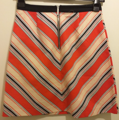 Size 8 multicolored Oasis skirt new with tag. - Picture 2 of 4
