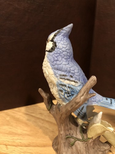 LEFTON Porcelain Blue Jay Bird Figurine 5 1/2” 4264 1984 - Picture 8 of 18