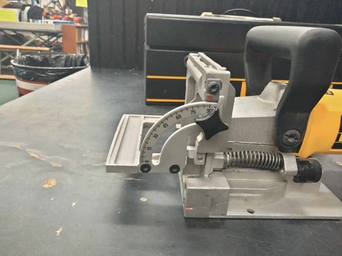 DEWALT DW682 Biscuit/Plate Joiner w/Case- Excellent Condition! - Picture 7 of 9